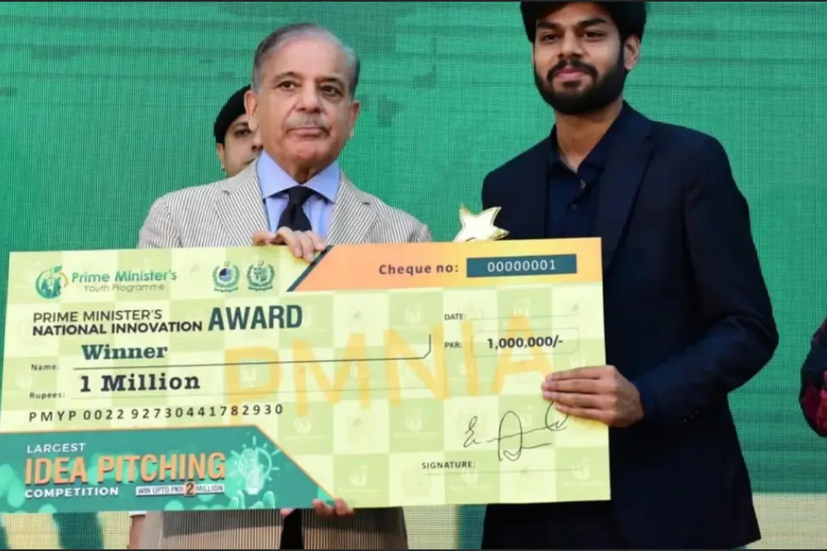 Edversity receiving the Prime Minister's National Innovation Award